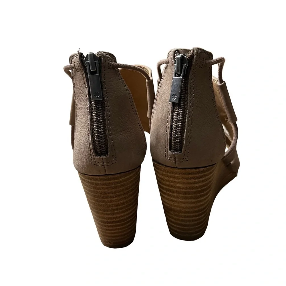 LUCKY BRAND Joellen Wedges in Camel Suede Size 6.5 -- fits like a 7